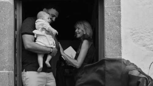 Τζένη Μπαλατσινού: Το γιορτινό τραπέζι στο σπίτι της στην Πάτμο - Το υφαντό τραπεζομάντηλο και τα εδέσματα