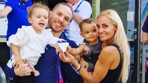 Ο Πετρούνιας και τα... κορίτσια του - Ο &quot;βασιλιάς των κρίκων&quot; με την οικογένειά του και το χρυσό μετάλλιο