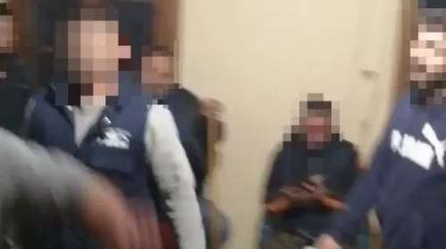 Απίστευτο: Έστησαν &quot;κορονο-πανηγύρι&quot; στο Βελεστίνο με ψητά, κλαρίνα και live στο Facebook [Βίντεο]