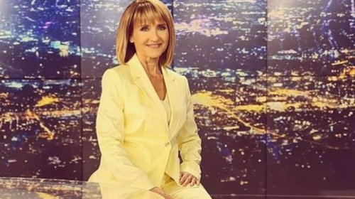 Μάρα Ζαχαρέα: Η αέρινη εμφάνισή της στην Πάρο με floral φόρεμα