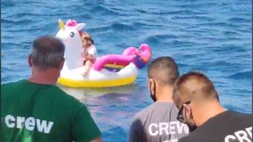 Διάσωση - θρίλερ στο Αντίρριο: Πώς ξέφυγε το 4χρονο κοριτσάκι και παρασύρθηκε από τα κύματα [βίντεο]