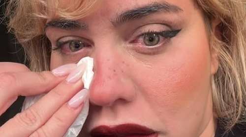 Χωρίς τον Μάριο Καπότση οι χριστουγεννιάτικες φωτογραφίες της Κόνι Μεταξά – Ποζάρει κλαμένη στον φακό