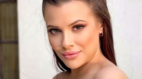 Τέλος τα μακριά μαλλιά για την Λάουρα Νάργες: Το νέο on trend κούρεμα που την ανανέωσε