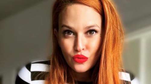 &quot;Όταν είσαι παχύς δεν φοράς ρίγα οριζόντια&quot; - Η Σίσσυ Χρηστίδου φοράει ριγέ μπλούζα και απαντά στον Ξιαρχό