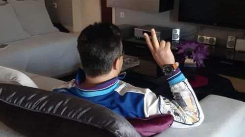 Κωνσταντίνος Αγγελίδης: Η πρώτη φωτογραφία του μετά το χειρουργείο - Το μήνυμα της γυναίκας του [Εικόνα]