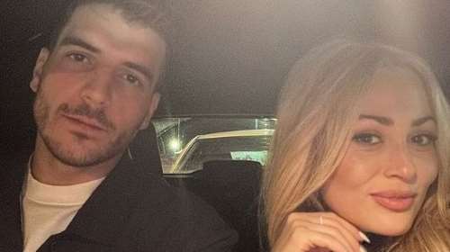 Φώτης Ιωαννίδης – Ελένη Βουλγαράκη: Selfie το βράδυ της Ανάστασης με μία πράσινη καρδούλα