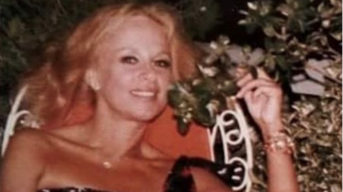 Αλίκη Βουγιουκλάκη: Σπάνια φωτό με σέξι μαγιό στον Θεολόγο - Το καλοκαίρι του 1974