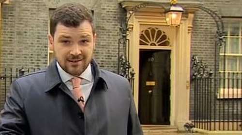 Απίθανη αντίδραση δημοσιογράφου του BBC on camera για την επαναφορά Κάμερον: &quot;Μήπως είμαι άρρωστος...&quot;