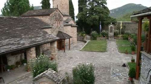 Με κορονοϊό στο νοσοκομείο ο ηγούμενος της Mονής Μολυβδοσκέπαστης - Θετικοί και μοναχοί