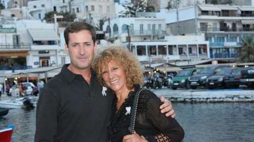 Τραγωδία στη Νάξο: Απαγχονισμένος βρέθηκε ο γιος της δημοσιογράφου, Ρούλας Μπράουν