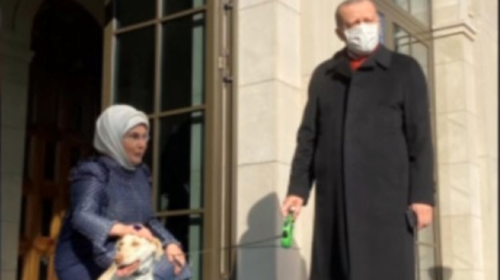 Τουρκία: Εγινε πρωτοσέλιδο ο &quot;προεδρικός σκύλος&quot; του Ταγίπ Ερντογάν- Τον ονόμασε Στραγάλι