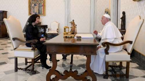 Συνεχίζει τις προκλήσεις η Σιλιάνοφσκα - Ευχαρίστησε τον Πάπα "εκ μέρους των Μακεδόνων"