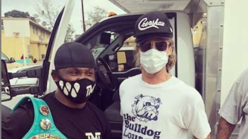 Μπραντ Πιτ: Ατημέλητος, μοιράζει φαγητό σε άπορες οικογένειες και όλοι μένουν άφωνοι