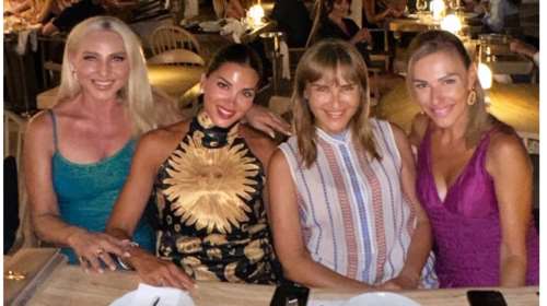 Σταματίνα Τσιμτσιλή: Girls only έξοδος για φαγητό στην Πάρο με τη Μάρα Ζαχαρέα - Το ιδιαίτερο halter neck φόρεμά της
