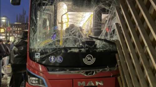 Σοκ στη Στοκχόλμη: Λεωφορείο "καρφώθηκε" σε πρόσοψη κτιρίου - Τουλάχιστον 10 τραυματίες