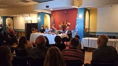 &quot;Μπαμπά, μιλάω&quot;: Η παρατήρηση του Κασσελάκη στον πατέρα του ενώ μιλούσε σε ομογενείς στη Νέα Υόρκη [βίντεο]