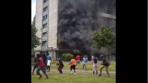 Λονδίνο: Μεγάλη πυρκαγιά σε συγκρότημα πολυκατοικιών - 18 τραυματίες [Βίντεο]