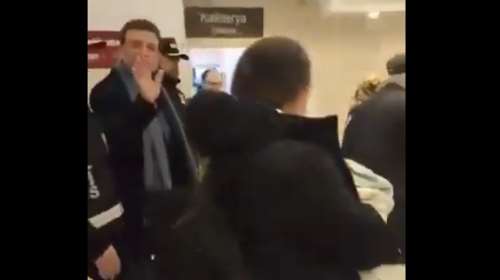 Εκρέμ Ιμάμογλου: Η πρώτη του αντίδραση μετά τη σύλληψη - Βίντεο από τα δικαστήρια με συνοδεία αστυνομικών