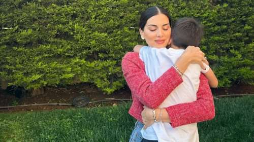 Σταματίνα Τσιμτσιλή:  Το φιλί του βενιαμίν της οικογένειας στη μαμά του που &quot;έλιωσε&quot;