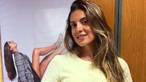 Σταματίνα Τσιμτσιλή: Mε κοντομάνικο crop top και ψηλόμεσο λεοπάρ παντελόνι την πρώτη μέρα στο γραφείο