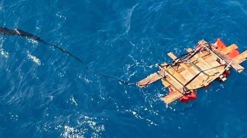 Χίος: Δραματική διάσωση πρόσφυγα που επέπλεε σε ξύλινη σχεδία - Ταξίδευε από Τουρκία