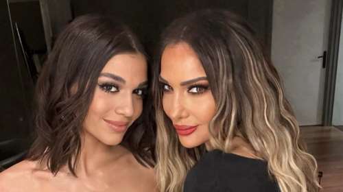 Μελίνα Νικολαΐδη: Το denim που συνδύασε με διάφανο τοπ, τσόκερ και φάκελο Saint Laurent