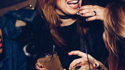 Θεσσαλονίκη: Κορονοπάρτι 11 ατόμων σε σπίτι - Χειροπέδες στον 27χρονο ιδιοκτήτη και βαριά πρόστιμα