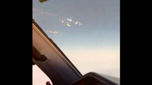 Χάος μετά την έκρηξη του πυραύλου του Μασκ - Δεκάδες αεροπλάνα αναγκάστηκαν να αλλάξουν πορεία για να αποφύγουν τα συντρίμμια