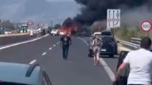 Τραγωδία στην Εγνατία Οδό: Τρεις επιβάτες ΙΧ απανθρακώθηκαν σε σύγκρουση με φορτηγό [βίντεο]