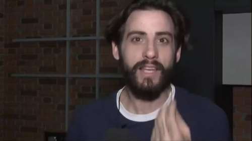 Αναστάσιος Ράμμος: Επίθεση σε ρεπόρτερ του Alpha - &quot;Ρε μπούφο, δεν απαγορεύεται να κάνω πάρτι με φίλους στο σπίτι μου&quot; [Βίντεο]