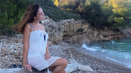 Μπάγια Αντωνοπούλου: Ανέμελο καλοκαίρι, αψεγάδιαστο κορμί