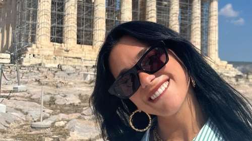 Η Dua Lipa στην Αθήνα: Η επίσκεψη στην Ακρόπολη, οι φωτογραφίες και η αποθέωση στο Instagram [εικόνες]