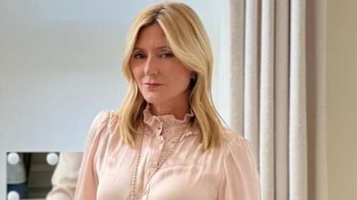 Casual και αριστοκρατική η Μαρί Σαντάλ: Η στιλάτη εμφάνιση και η σημαντική ανακοίνωση που έκανε μέσα από το σπίτι της