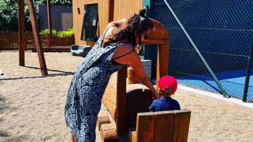 Ανέμελη η Πόπη Τσαπανίδου στην πρώτη της δημόσια εμφάνιση μετά την παραίτηση από τον ΣΥΡΙΖΑ- Το αινιγματικό ποστ