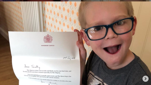 Αυτός είναι ο επτάχρονος που ξετρέλλανε τη βασίλισσα Ελισάβετ