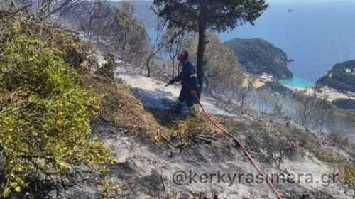 Κέρκυρα: Φωτιά στη Λευκίμμη - Έχουν κινητοποιηθεί επίγειες και εναέριες δυνάμεις [εικόνες, βίντεο]