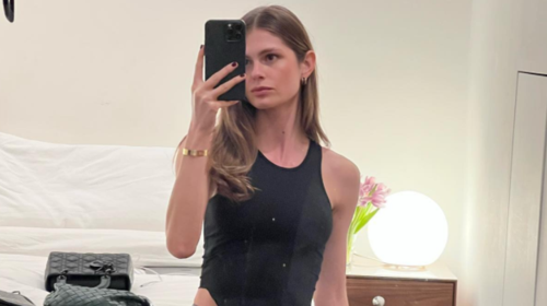 Αμαλία Κωστοπούλου: Το αποκαλυπτικό look με σέξι κορμάκι και βινίλ στο σπίτι της στο Λος Άντζελες