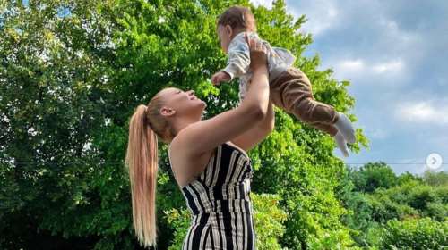 Ξεχωριστά γενέθλια για τη Λάουρα Νάργες: Το νέο κεφάλαιο στην ζωή της με τον 11 μηνών γιο της [εικόνες]