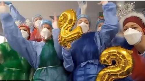 Πρωτοχρονιά στις ΜΕΘ: Με βίντεο στο twitter υποδέχθηκαν το 2022 γιατροί και νοσηλευτές