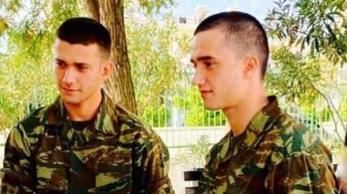 Υπερήφανοι γονείς Μπακοδήμου - Αργυρόπουλος: Κοιμηθείτε ήσυχοι, τα παιδιά μας είναι στρατό [εικόνες]