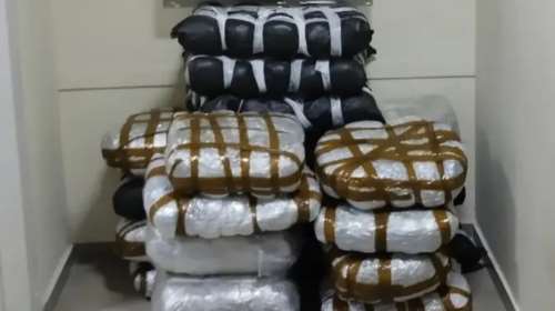 Ηγουμενίτσα: Αστυνομικοί μετέφεραν με υπηρεσιακό όχημα... 102 κιλά κάνναβης- Επεισοδιακή σύλληψη μετά από καταδίωξη