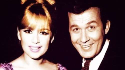 Βουγιουκλάκη  - Παπαμιχαήλ: Η σπάνια φωτογραφία από δεξίωση στο σπίτι τους στη Στησιχόρου