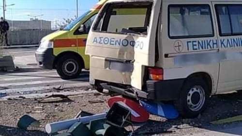 Κοζάνη: Ένας νεκρός και 10 τραυματίες σε ανατροπή αυτοκινήτου που μετέφερε μετανάστες