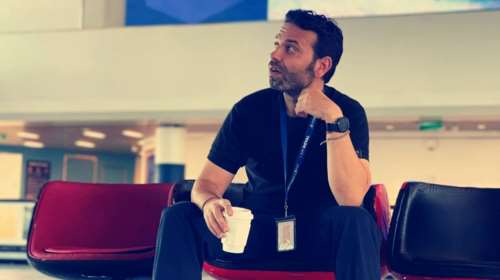 Γιατρός ξεσπά κατά των αρνητών κορονοϊού και εμβολίων: Κανείς δεν θέλει να σας αλλάξει το έρημο το DNA