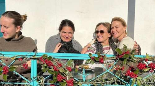 Τζένη Μπαλατσινού: Χωρίς μακιγιάζ απολαμβάνει τον ήλιο στην Παύλιανη [Εικόνες]