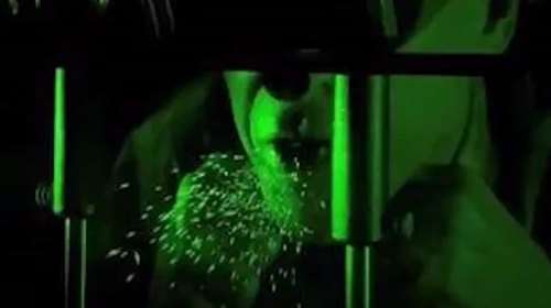 Κορονοϊός: Πόσα σταγονίδια σάλιου μένουν στον αέρα κατά την ομιλία [βίντεο]