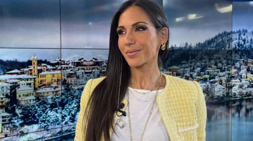 Ανθή Βούλγαρη: Η glam chic κοσμική εμφάνιση με denim, sparkling μπούστο καρδιά και μπλέιζερ