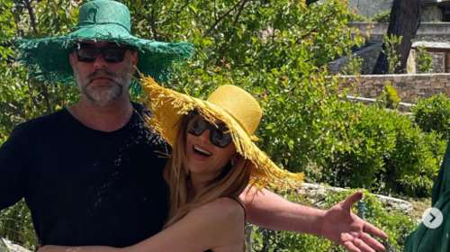 Βασίλης Μπισμπίκης: Απόλαυσε τη Δέσποινα Βανδή στα μπουζούκια μαζί με τον Μανώλη Κονταρό [εικόνες]