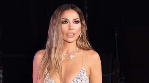 Βανδή - Μπισμπίκης: Στη Μύκονο με πολυτελή θαλαμηγό - Στο κατάστρωμα με καρό μπικίνι και αψεγάδιαστο κορμί η τραγουδίστρια