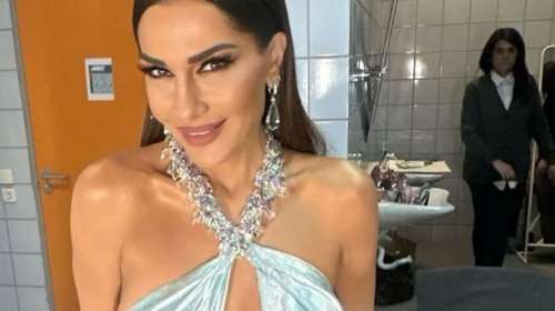 Δέσποινα Βανδή: Αποκαλύφθηκε το φυσικό της μαλλί σε βίντεοκληση με την κόρη της